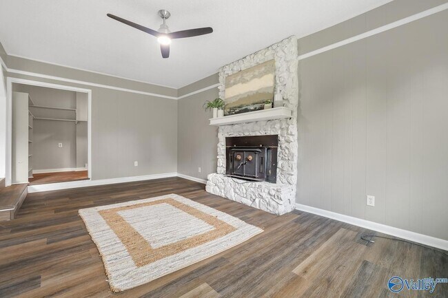 Building Photo - 2017 Shady Ln Dr NW