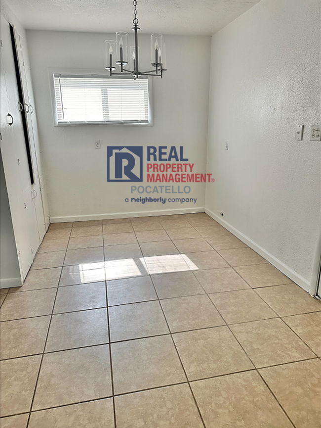 Building Photo - MOVE IN SPECIAL - Newly remodeled - 3 Bedr...