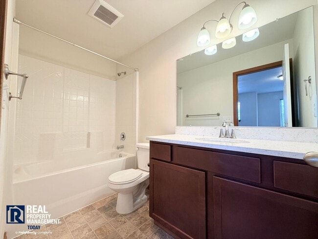 Building Photo - Downtown Puyallup Townhomes