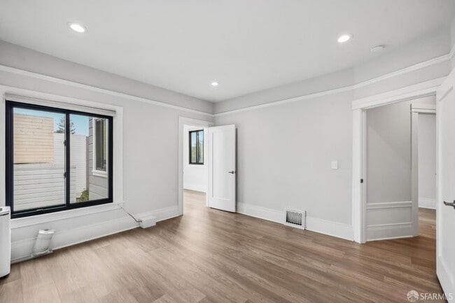 Building Photo - 487 18th Ave