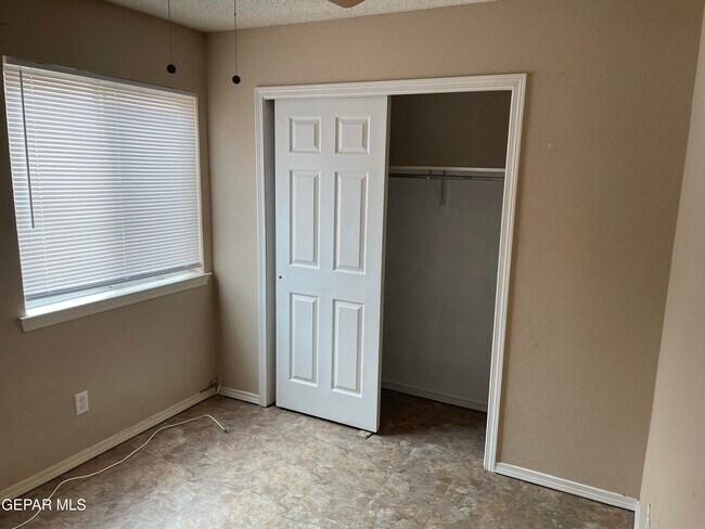 Building Photo - 729 Linda Johnson Ave