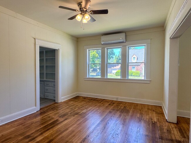 Building Photo - 1014 Hamilton Ave