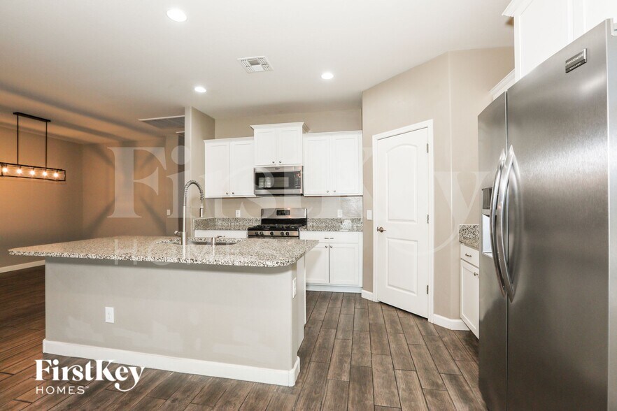 Building Photo - 4151 W Goldmine Mountain Dr