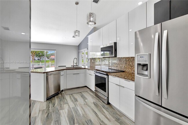 Building Photo - 13440 SW 17th Ct