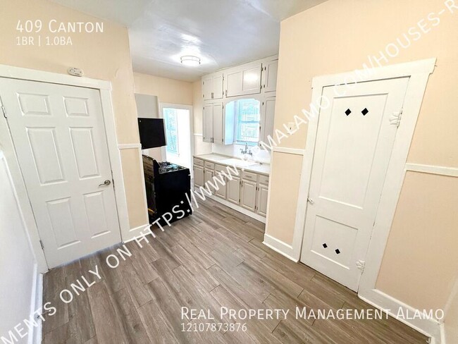 Building Photo - 409 Canton-