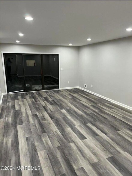 Building Photo - 254 Bromley Pl