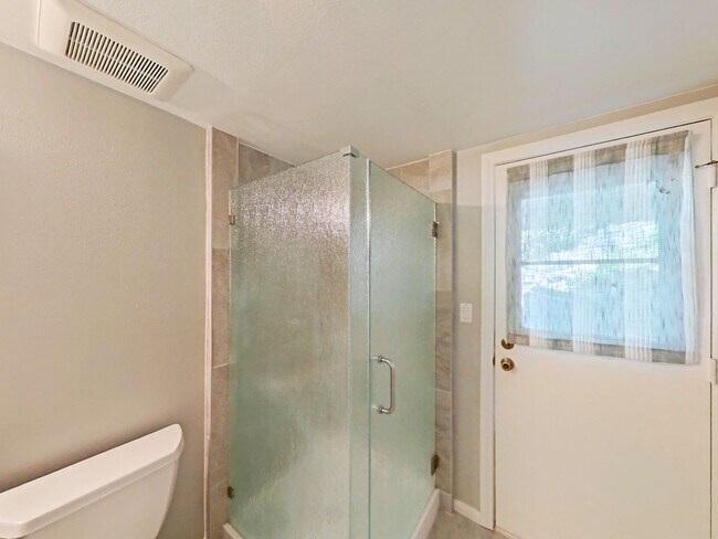 Building Photo - 617 E Avenida San Juan