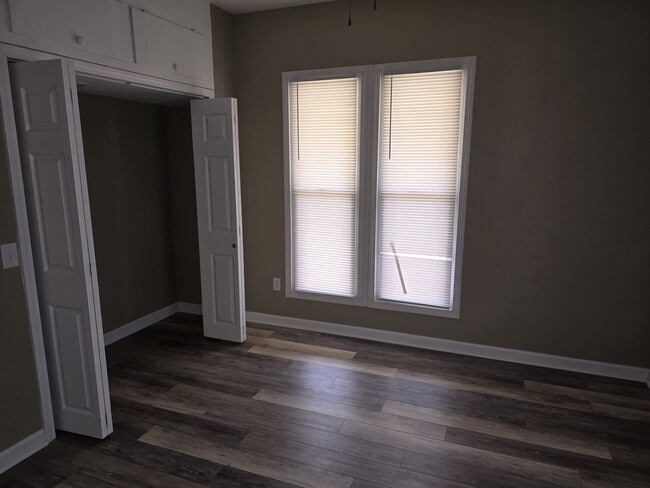 Building Photo - 515 Maple St