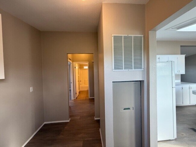 Building Photo - 5556 Rock Rd