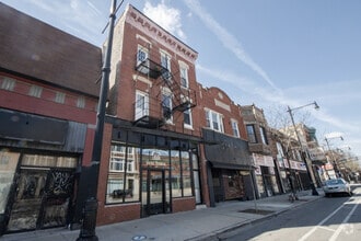 Building Photo - 2545 W North Ave