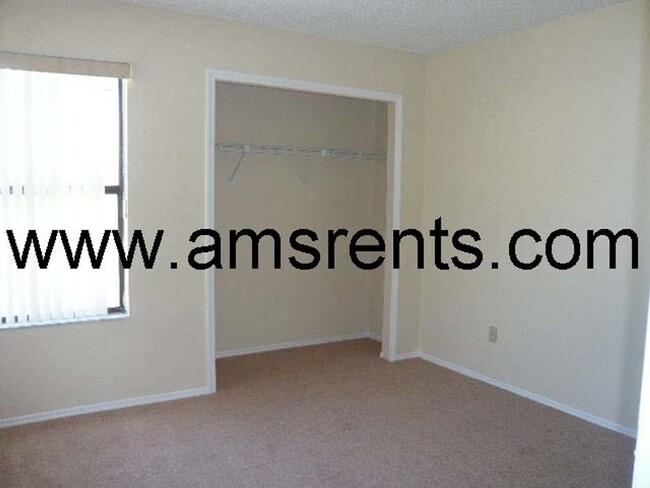 Building Photo - 3 bedroom Townhouse in Orlando