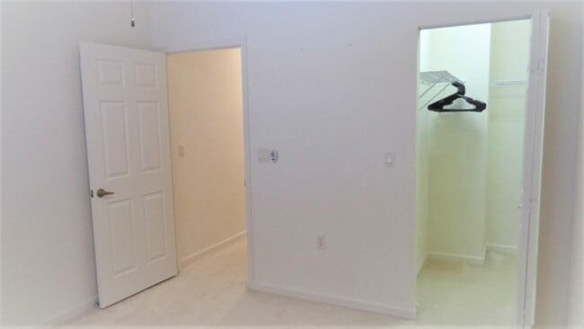 Building Photo - 2553 Langrove Ln SW