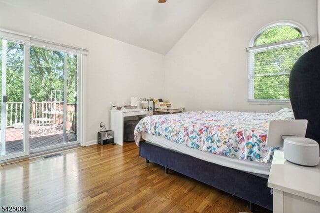 Building Photo - 195 Chaucer Dr