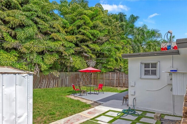 Building Photo - 4900 SW 106th Ave