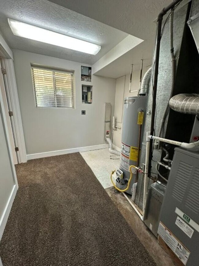 Building Photo - Light Up Your Summer – Get 3 Weeks Rent Fr...