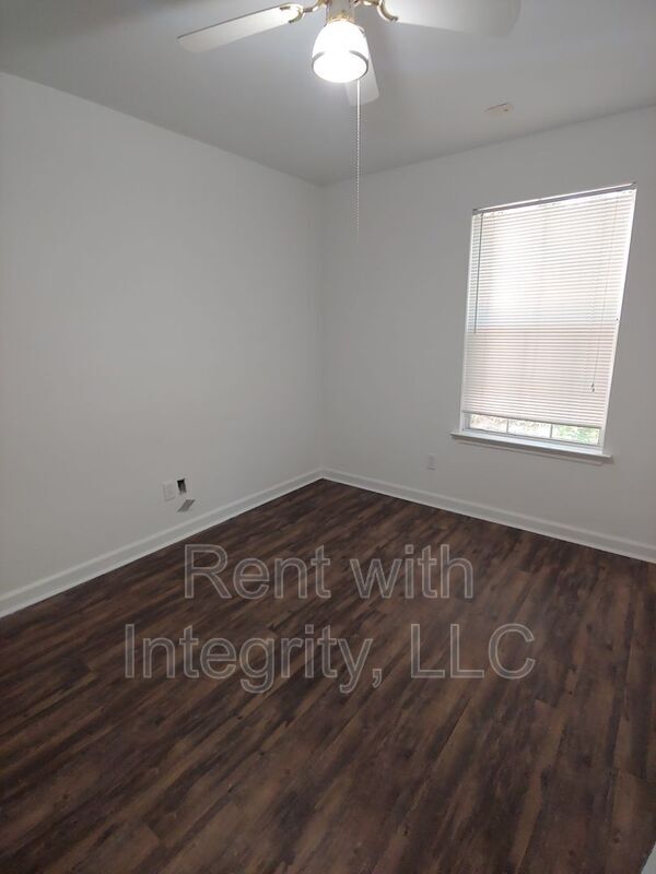 Building Photo - 227 Dixie Dr