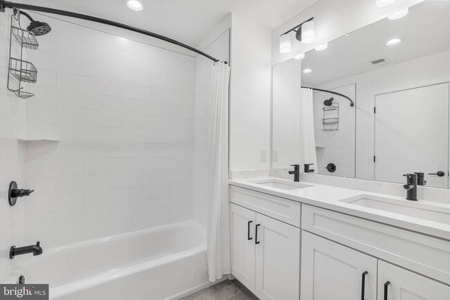 Building Photo - 3213 Birchview Walk