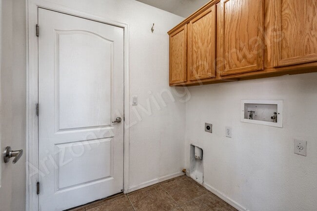 Building Photo - BEAUTIFUL CUL-DE-SAC HOME