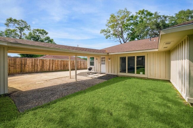 Building Photo - 5259 Willowbend Blvd