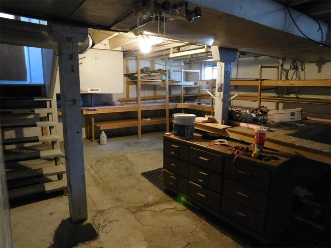 Building Photo - 303 Highland Dr NW