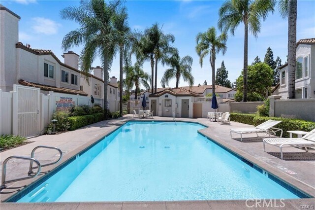 Building Photo - 2110 Almeria St