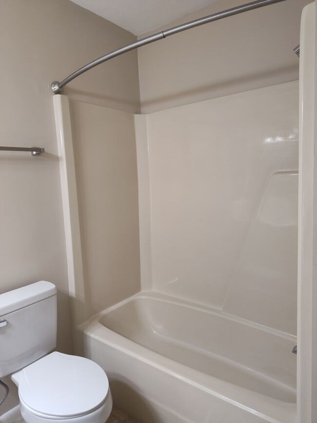 Building Photo - Updated 2BR/2.5BA Townhome w/ Office + Gar...