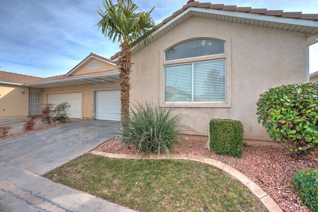 Primary Photo - Open Five bedroom, three bath townhome for...