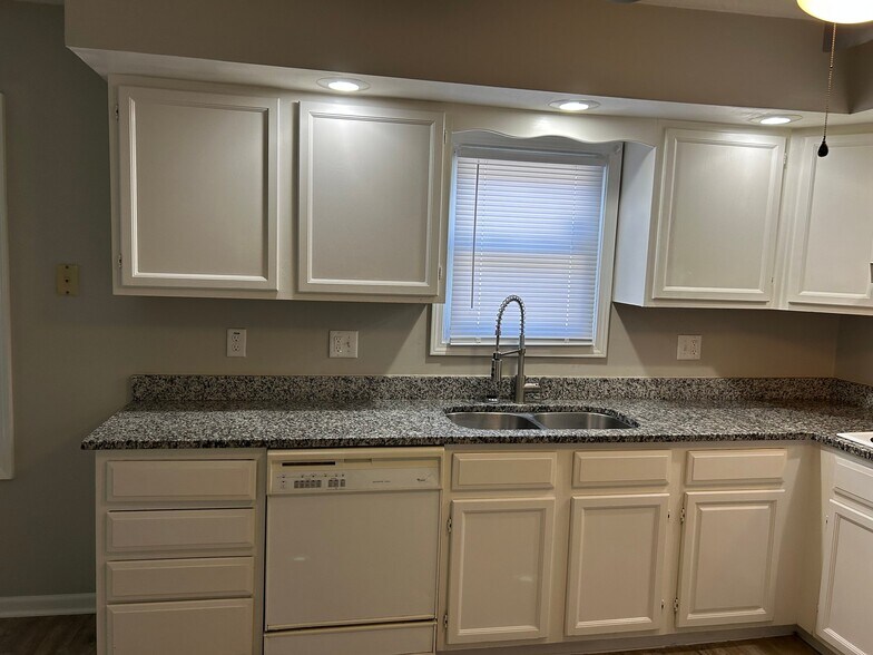 Building Photo - 1506 N Grant Ave