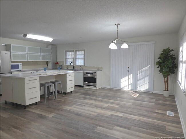 Building Photo - 5945 Muscat Rd