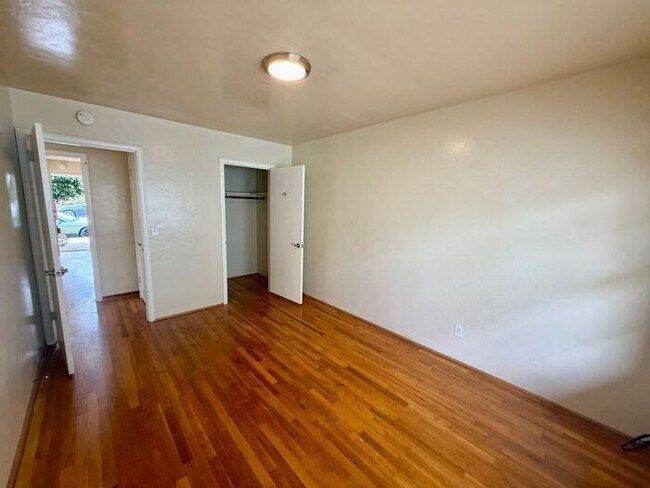 Building Photo - 2 bedroom 1 bath apartment in Downtown Monterey!