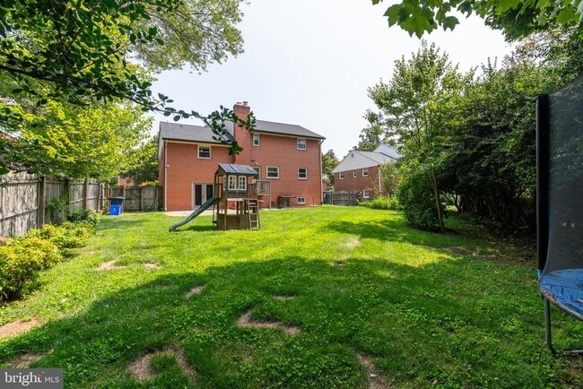 Building Photo - 9902 Holmhurst Rd