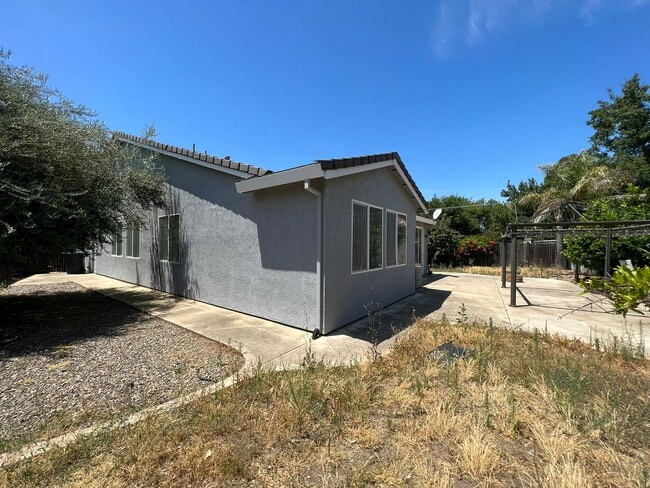 Building Photo - 560 Sutherland Ranch Ln