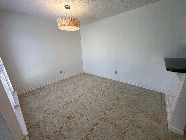 Building Photo - 5885 Creek Side Circle