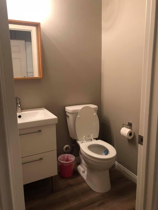 first floor powder room - 86 Trailing Vine