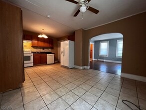 Building Photo - 68 Clove Ave