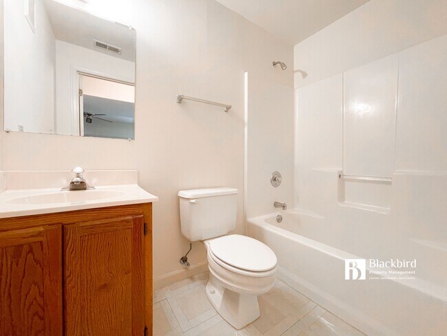 Building Photo - 15412 Overlea Ct
