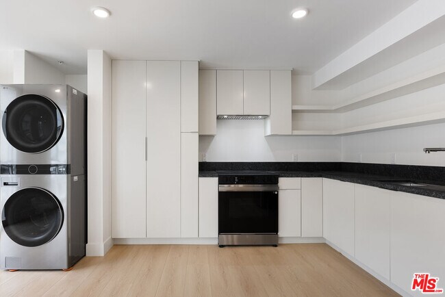 Building Photo - 8561 Belmont St