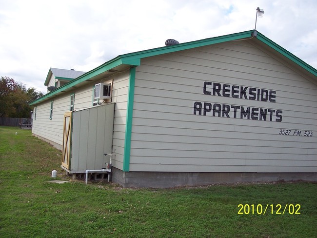Building Photo - Creekside Apartments
