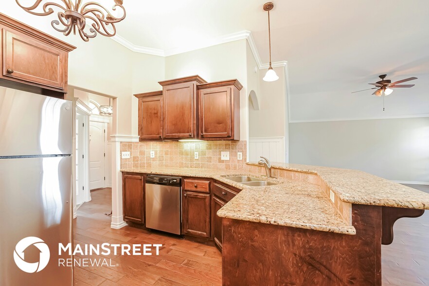 Building Photo - 17300 Triana Dr