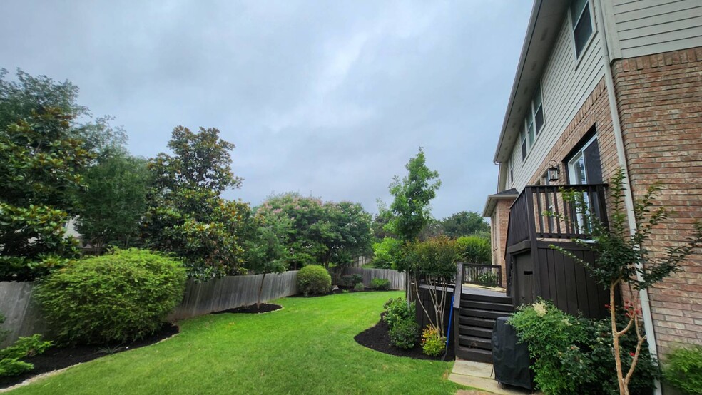 Spacious backyard - 18439 Rogers Bend