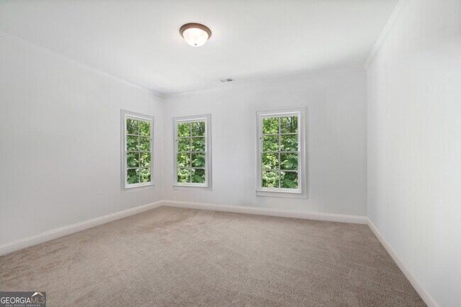 Building Photo - 2045 Kent Ct