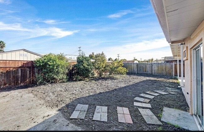 Building Photo - 3BD/2BA Single-Family Hayward Home for Rent 2 min From Ruus Elementary!