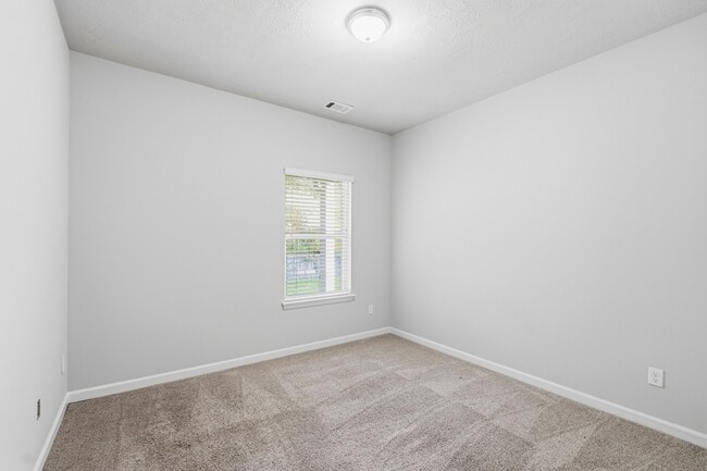 Building Photo - 145 Mandy Ln