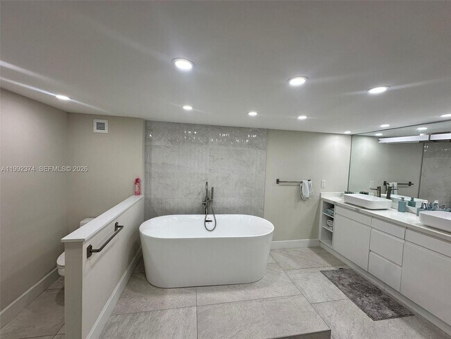 Building Photo - 2751 S Ocean Dr