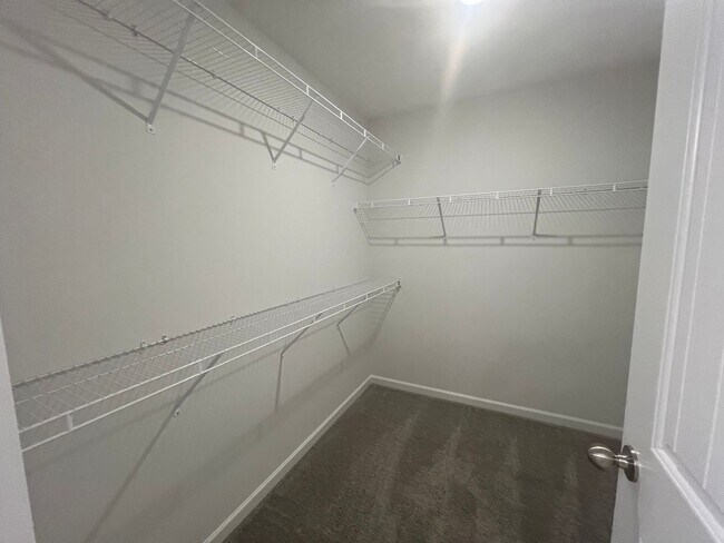 Building Photo - 23 Country Cir