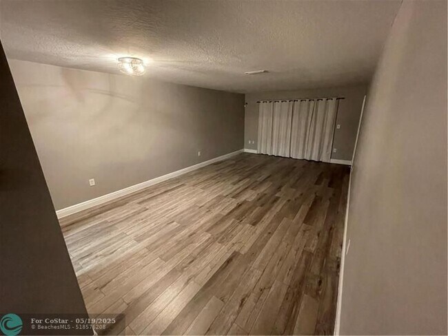 Building Photo - 10875 NW 29th Manor