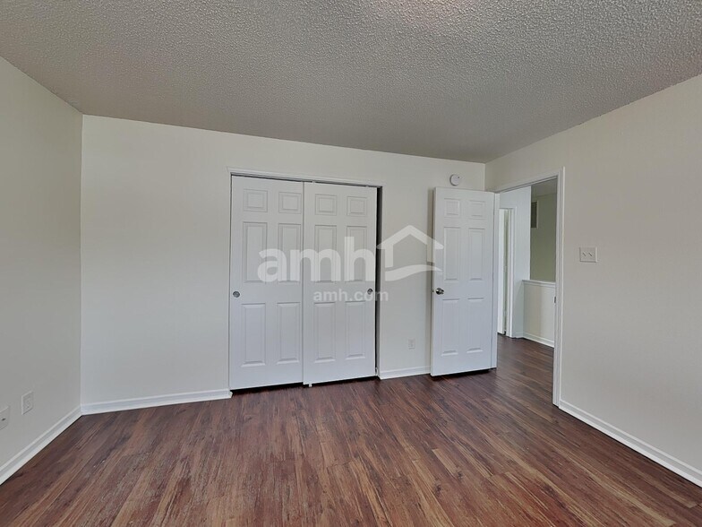 Building Photo - 6887 Merritt Ridge Way