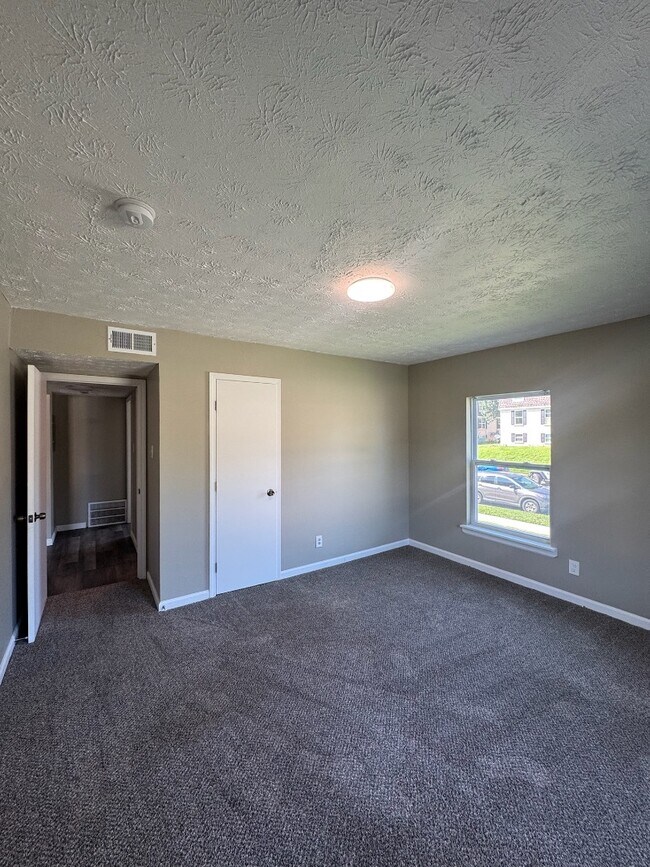 Building Photo - 733 Hill Rise Ct