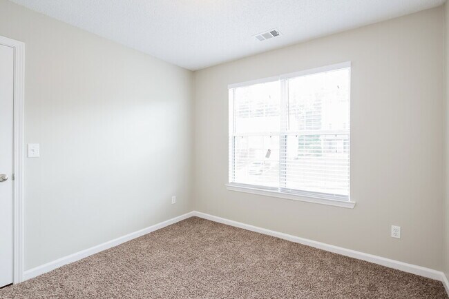 Building Photo - 413 Gresham Dr