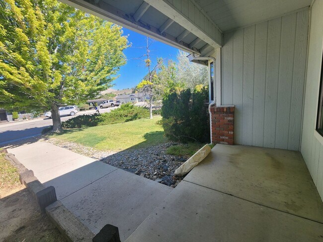 Building Photo - Home For Rent in Sunridge